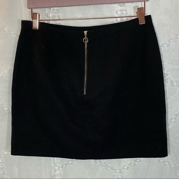 H&M black textured mini skirt size 10 - Picture 3 of 7